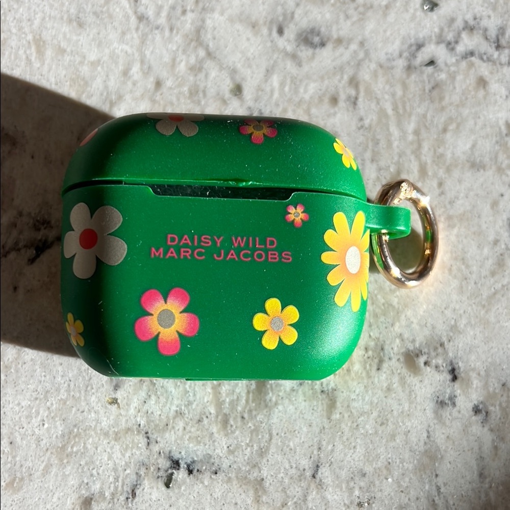 Marc Jacobs Daisy Wild AirPods Case, 3rd Generation, NWT - Picture 4 of 4